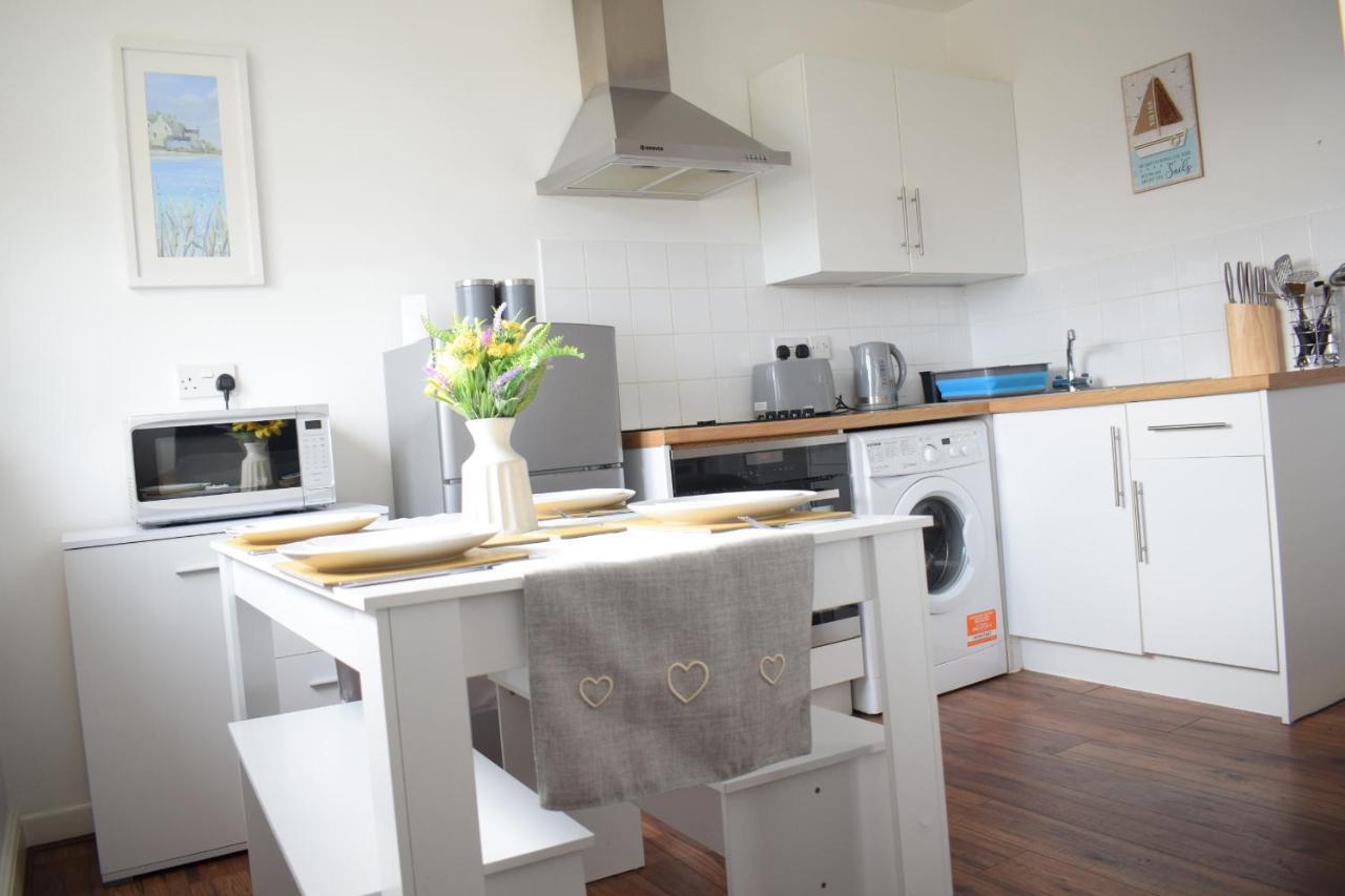 The Bay Beach Apartments Bournemouth Bagian luar foto