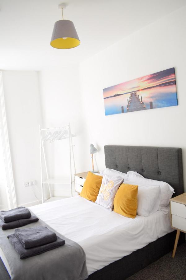 The Bay Beach Apartments Bournemouth Bagian luar foto