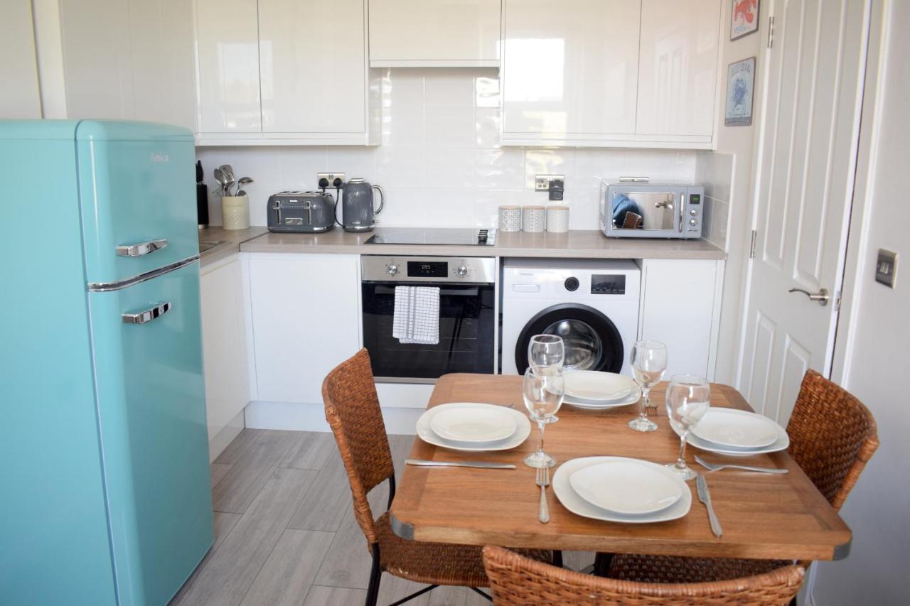 The Bay Beach Apartments Bournemouth Bagian luar foto