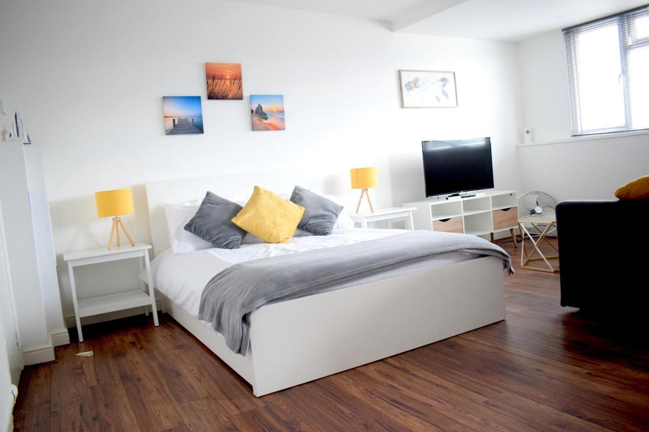 The Bay Beach Apartments Bournemouth Bagian luar foto
