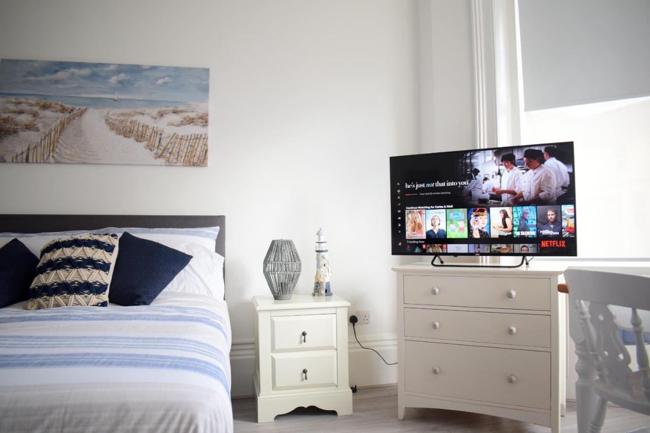 The Bay Beach Apartments Bournemouth Bagian luar foto