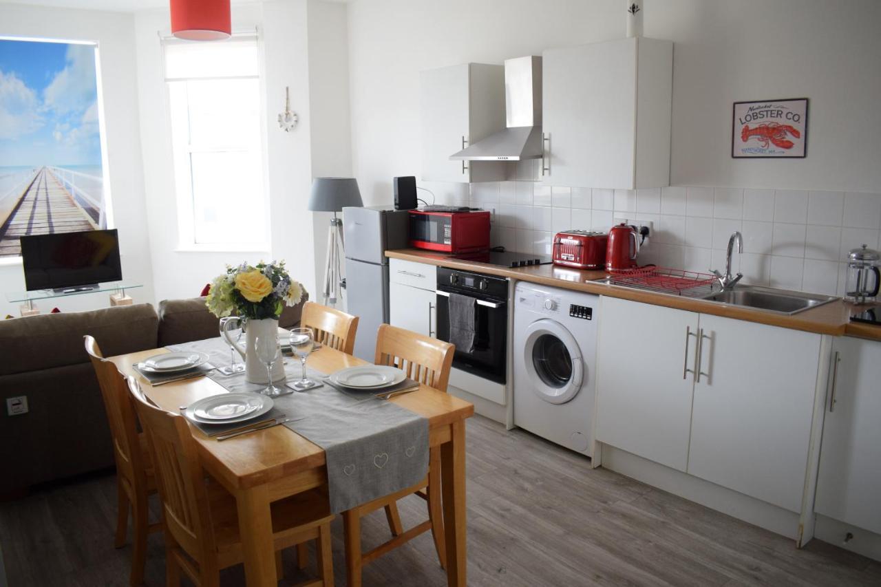 The Bay Beach Apartments Bournemouth Bagian luar foto